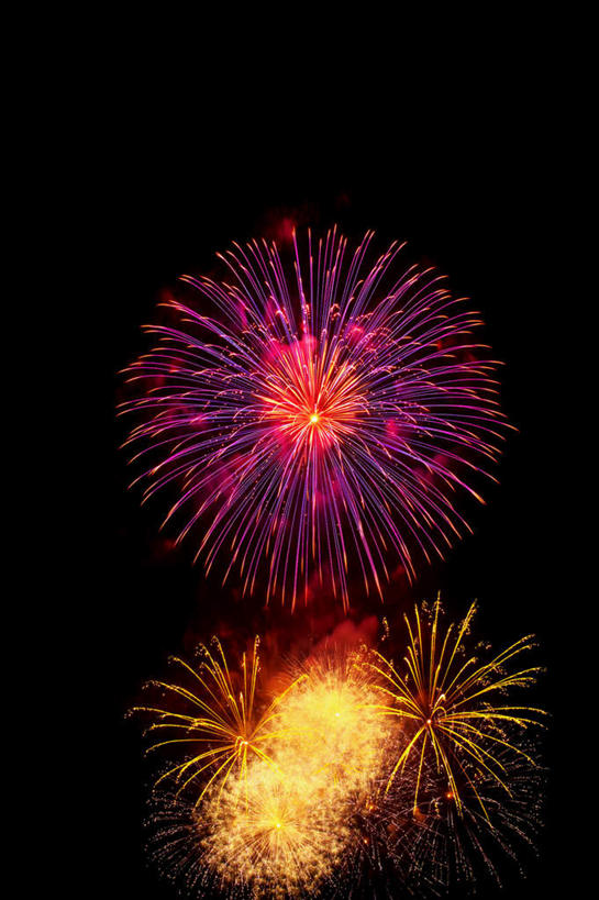 无人,竖图,室外,特写,夜晚,仰视,旅游,度假,烟火,朦胧,模糊,庆祝,美丽,娱乐,黑色,天空,焰火,天,享受,休闲,闪耀,放松,庆贺,闪烁,祝贺,礼花,花炮,礼花炮,绚烂,闪动,闪灼,烟花,彩图,低角度拍摄