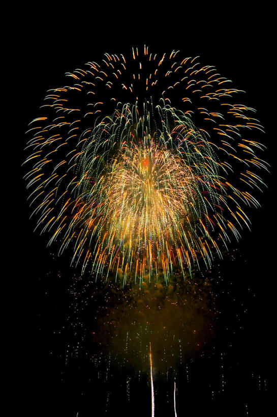 无人,竖图,室外,特写,夜晚,仰视,旅游,度假,烟火,朦胧,模糊,庆祝,美丽,娱乐,黑色,天空,焰火,天,享受,休闲,闪耀,放松,庆贺,闪烁,祝贺,礼花,花炮,礼花炮,绚烂,闪动,闪灼,烟花,彩图,低角度拍摄