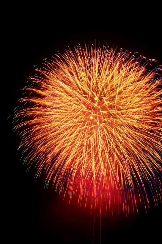 无人,竖图,室外,特写,夜晚,仰视,旅游,度假,烟火,朦胧,模糊,庆祝,美丽,娱乐,黑色,天空,焰火,天,享受,休闲,闪耀,放松,庆贺,闪烁,祝贺,礼花,花炮,礼花炮,绚烂,闪动,闪灼,烟花,彩图,低角度拍摄