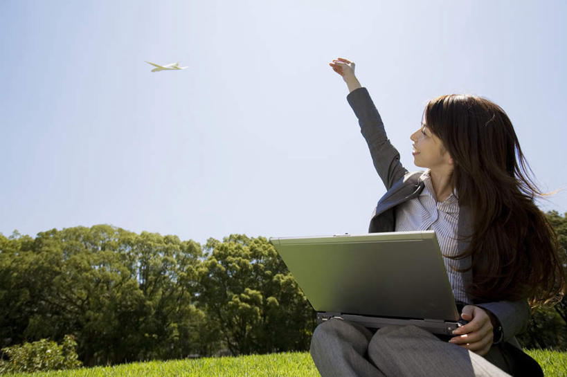 东方人,头发,一个人,商务人士,商务女性,坐,举,笑,摸,微笑,露齿笑,横图,室外,白天,正面,旅游,度假,电脑,笔记本电脑,草地,草坪,植物,亚洲,仅一个年轻女性,仅一个女性,仅一个人,抚摸,阴影,套装,光线,网络,影子,扭头,注视,黄种人,娱乐,通讯设备,草,树,树木,蓝色,绿色,黑色,蓝天,天空,阳光,自然,天,观察,看,托,转头,享受,休闲,放松,生长,晴朗,成长,观看,一台,察看,无线,关注,通信设备,商务装,无线网络,无线上网,便携式电脑,工薪阶层,万里无云,手提电脑,年轻女性,女人,女性,亚洲人,长发,白领,上班族,晴空,晴空万里,触摸,接触,举起,举手,举着,向上举,向上伸,向上托,坐着,半身,彩图