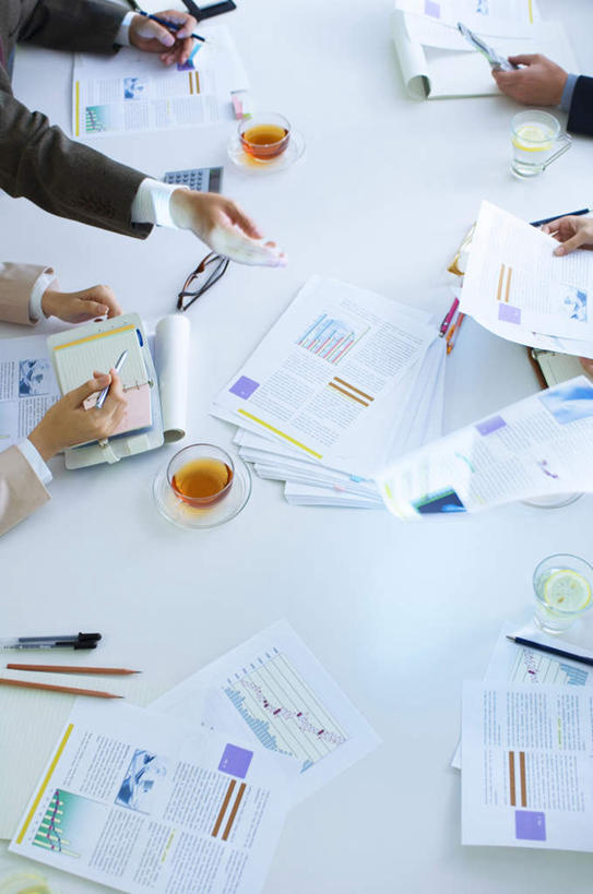 东方人,手,同事,商务人士,商务男性,商务女性,捧,摸,竖图,俯视,彩色,室内,白天,衬衫,成功,合作,团队,集体,信心,桌子,亚洲,许多,抚摸,握,写,套装,开会,会议,笔,材料,档案,文件,办公桌,办公用品,许多人,拿,拿着,黄种人,队伍,文具,学习用品,资料,记录,一群人,手部,握着,文具用品,领导,成就,文档,商务装,合伙,领袖,工薪阶层,男人,男性,年轻男性,年轻女性,女人,女性,亚洲人,白领,上班族,触摸,端,端着,接触,捧着,手捧,半身,彩图,高角度拍摄,衬衣