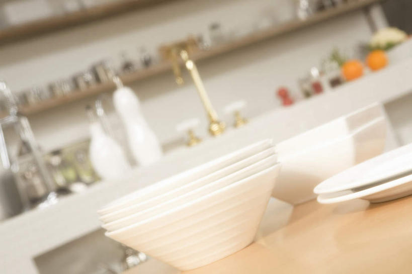 无人,横图,室内,白天,正面,餐桌,厨房,柜子,桌子,柑橘,杯子,餐具,水果,一排,许多,阴影,朦胧,模糊,新鲜,整齐,反射,碟子,壶,盘,水龙头,影子,墙,水池,生食,食品,果实,墙壁,墙面,水壶,食物,排列,两个,黄色,盘子,茶壶,水杯,橱柜,碟,碗,有机食品,绿色食品,餐台,队列,茶杯,进餐用具,烹调用具,橘子,桔子,橙子,橙,彩图,灶间