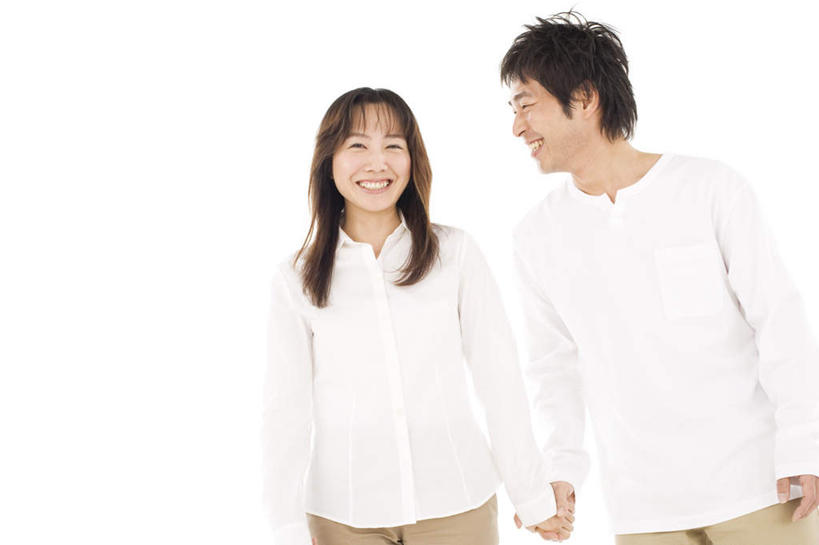 东方人,头发,两个人,家庭,夫妻,站,握手,笑,摸,微笑,露齿笑,横图,室内,白天,白色背景,正面,爱情,亚洲,抚摸,阴影,服装,反射,影子,浪漫,扭头,注视,休闲装,黄种人,衣服,白色,黑色,观察,看,站着,转头,休闲,温暖,温馨,一家人,休闲服,恩爱,恋人,摄影,服饰,影棚,观看,和睦,察看,关注,男人,男性,年轻男性,年轻女性,女人,女性,亚洲人,长发,夫妇,情侣,触摸,接触,拉手,手拉手,手握手,站立,半身,彩图,影棚拍摄,拍摄,伴侣,融洽