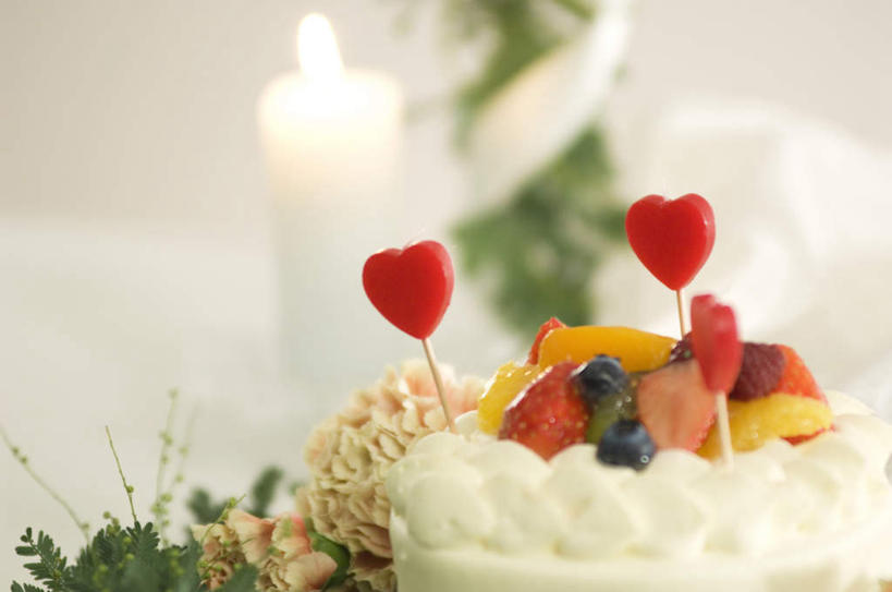 点心,无人,横图,室内,特写,白天,正面,爱情,下午茶,幸福,纯洁,热情,玫瑰,草莓,浆果,柠檬,蜡烛,水果,叶子,一块,爱心,朦胧,模糊,新鲜,装饰,盛开,火焰,烛光,生食,食品,果实,绿叶,玫瑰花,浪漫,燃烧,花蕾,花,花瓣,花朵,鲜花,食物,糕点,两个,红色,白色,花苞,花蕊,点燃,温暖,温馨,心形,嫩叶,恩爱,有机食品,绿色食品,华丽,修饰,点缀,和睦,感动,衬托,美观,雅致,雅观,尊敬,天真,刺玫花,徘徊花,心型,叶,叶片,益母果,洋莓,水果皇后,柠果,红莓,地莓,彩图,融洽,蛋糕