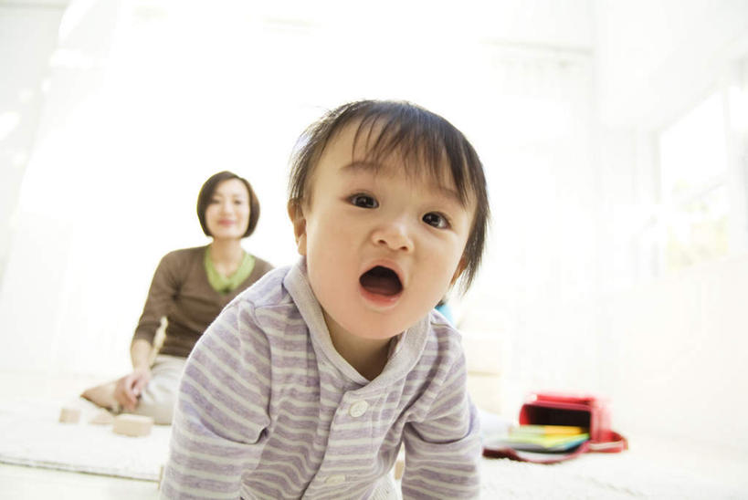 东方人,儿童,两个人,家庭,母亲,儿子,横图,室内,白天,正面,纯洁,餐桌,桌子,亚洲,黄种人,小孩,趴着,张嘴,温暖,温馨,母子,一家人,可爱,母爱,童年,童趣,餐台,和睦,张大嘴巴,童真,烂漫,无邪,天真,男孩,年轻女性,女人,女性,亚洲人,孩子,年轻人,张开嘴,趴,半身,彩图,融洽,男生