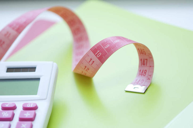 无人,横图,俯视,室内,特写,白天,计算器,桌子,静物,弯曲,卷曲,计算,科学,测量,材料,档案,螺旋,皮尺,文件,刻度,办公桌,办公用品,三个,绿色,尺,资料,保养,保健,理财,财务,测量工具,尺子,减肥,腰围尺,数学,瘦身,文档,螺纹,量具,量仪,塑料卷尺,彩图,高角度拍摄