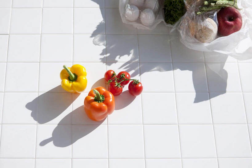 无人,横图,俯视,室内,白天,辣椒,蔬菜,西红柿,阴影,新鲜,光线,影子,食品,食物,阳光,有机食品,绿色食品,辣角,红海椒,大椒,辣虎,广椒,樱桃番茄,圣女果,辣子,红辣椒,海椒,番茄,番椒,彩图,高角度拍摄