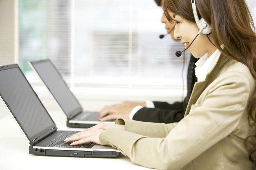 东方人,两个人,同事,商务人士,商务男性,商务女性,办公室,坐,笑,微笑,露齿笑,横图,室内,白天,侧面,衬衫,快乐,满意,幸福,成功,合作,团队,集体,信心,电脑,笔记本电脑,窗户,桌子,亚洲,敲打,套装,朦胧,模糊,网络,办公桌,领带,音响,音乐,黄种人,娱乐,输入,通讯设备,队伍,玻璃窗,耳机,打字,享受,休闲,放松,点击,敲击,无线,领导,舒适,享乐,成就,通信设备,商务装,无线网络,合伙,领袖,无线上网,便携式电脑,工薪阶层,按键,手提电脑,男人,男性,年轻男性,年轻女性,女人,女性,亚洲人,年轻人,白领,上班族,坐着,半身,彩图,衬衣