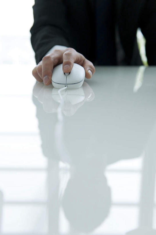 东方人,手,一个人,商务人士,商务男性,办公室,站,竖图,俯视,室内,特写,白天,衬衫,鼠标,桌子,亚洲,仅一个男性,仅一个人,阴影,套装,反射,影子,办公桌,领带,拿,拿着,黄种人,输入设备,仅一个年轻男性,一个,倒影,站着,手部,单个,单手,商务装,工薪阶层,年轻男性,亚洲人,年轻人,白领,上班族,站立,半身,彩图,高角度拍摄,衬衣