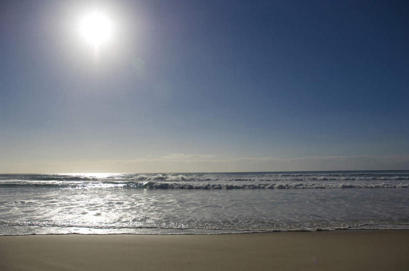 无人,横图,室外,白天,正面,旅游,度假,海浪,海洋,美景,沙滩,太阳,阴影,光线,沙子,影子,海岸,景观,浪花,沙地,娱乐,蓝色,蓝天,天空,阳光,自然,海水,天,享受,休闲,景色,放松,晴朗,自然风光,海景,万里无云,大海,风浪,海,海水的波动,海滩,近岸浪,涌浪,晴空,晴空万里,彩图