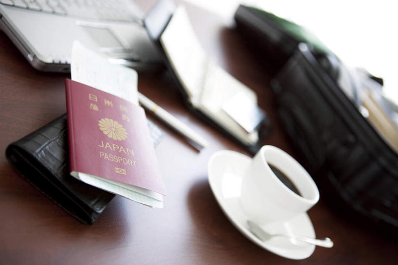 咖啡,无人,横图,俯视,室内,特写,白天,幸福,电脑,笔记本电脑,桌子,静物,杯子,一本,朦胧,模糊,网络,日文,英文,标志,瓷器,文字,字符,字母,办公桌,咖啡杯,陶瓷制品,一杯,娱乐,通讯设备,标识,饮料,红色,享受,休闲,温馨,放松,乐趣,英文字母,护照,提神,无线,舒适,瓷杯,醒脑,通信设备,无线网络,无线上网,便携式电脑,日语,软饮料,手提电脑,彩图,高角度拍摄