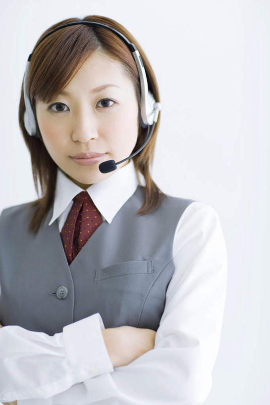 东方人,一个人,商务人士,商务女性,站,笑,双手交叉,微笑,竖图,室内,白天,正面,亚洲,仅一个年轻女性,仅一个女性,仅一个人,套装,话务员,注视,黄种人,耳机,耳麦,话筒,观察,看,站着,观看,察看,麦克风,双手抱胸,关注,商务装,工薪阶层,客服人员,电话销售,年轻女性,女人,女性,亚洲人,白领,接线员,上班族,站立,半身,彩图