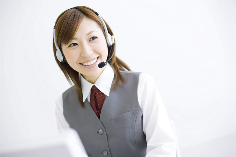 东方人,一个人,商务人士,商务女性,坐,笑,微笑,露齿笑,横图,室内,白天,白色背景,正面,亚洲,仅一个年轻女性,仅一个女性,仅一个人,套装,话务员,注视,黄种人,耳机,耳麦,话筒,观察,看,摄影,影棚,观看,察看,麦克风,关注,商务装,工薪阶层,客服人员,电话销售,年轻女性,女人,女性,亚洲人,白领,接线员,上班族,坐着,半身,彩图,影棚拍摄,拍摄