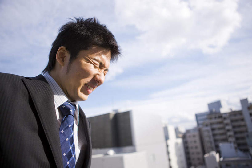 东方人,一个人,商务人士,商务男性,高楼大厦,站,闭眼,横图,室外,白天,仰视,衬衫,大厦,建筑,摩天大楼,亚洲,仅一个男性,仅一个人,套装,云,云朵,云彩,注视,黄种人,仅一个年轻男性,蓝色,黑色,白云,蓝天,天空,天,观察,看,站着,疼痛,晴朗,观看,察看,关注,商务装,工薪阶层,男人,男性,年轻男性,亚洲人,白领,上班族,晴空,闭眼睛,闭着眼,闭着眼睛,站立,半身,彩图,低角度拍摄,衬衣,大楼,高层建筑,高楼,摩天楼,短发