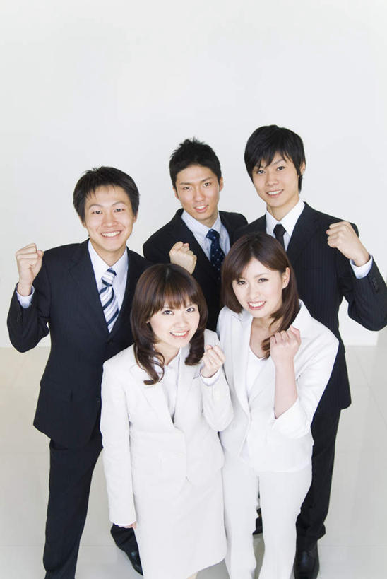 同事,商务人士,商务男性,商务女性,站,笑,微笑,露齿笑,竖图,俯视,室内,白天,白色背景,衬衫,成功,合作,团队,集体,信心,套装,墙,领带,许多人,注视,鼓励,队伍,墙壁,墙面,黑色,观察,加油,看,手势,站着,一群人,打气,摄影,影棚,观看,察看,领导,成就,关注,鼓舞,商务装,合伙,领袖,工薪阶层,男人,男性,年轻男性,年轻女性,女人,女性,年轻人,长发,白领,上班族,站立,半身,彩图,高角度拍摄,影棚拍摄,衬衣,拍摄,短发