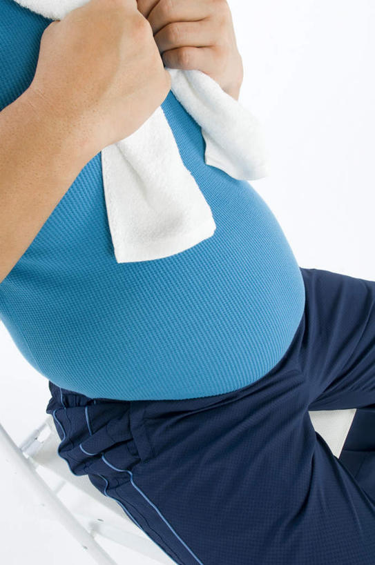 东方人,腹部,一个人,坐,竖图,俯视,室内,特写,白天,白色背景,锻炼,运动,亚洲,仅一个男性,仅一个人,握,服装,背心,纺织物,休闲装,黄种人,仅一个年轻男性,衣服,蓝色,毛巾,清洁,休闲,休闲服,握着,摄影,服饰,影棚,保暖,透气,防水,储水,耐磨,吸水,体育,男人,男性,年轻男性,亚洲人,腹,肚子,坐着,半身,彩图,高角度拍摄,影棚拍摄,健身,拍摄