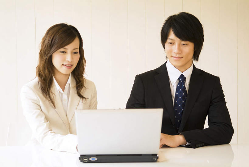 东方人,两个人,同事,商务人士,商务男性,商务女性,坐,笑,微笑,横图,室内,白天,白色背景,正面,衬衫,成功,合作,团队,集体,信心,电脑,笔记本电脑,桌子,亚洲,套装,网络,办公桌,墙,领带,注视,黄种人,通讯设备,队伍,墙壁,墙面,黑色,观察,看,摄影,影棚,观看,察看,无线,领导,成就,关注,通信设备,商务装,无线网络,合伙,领袖,无线上网,便携式电脑,工薪阶层,手提电脑,男人,男性,年轻男性,年轻女性,女人,女性,亚洲人,年轻人,长发,白领,上班族,坐着,半身,彩图,影棚拍摄,衬衣,拍摄