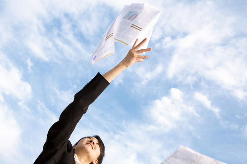 东方人,手,一个人,商务人士,商务女性,站,举,横图,室外,特写,白天,仰视,亚洲,仅一个年轻女性,仅一个女性,仅一个人,套装,材料,档案,文件,云,云朵,云彩,注视,黄种人,蓝色,白云,蓝天,天空,资料,天,观察,看,托,站着,手部,晴朗,观看,单手,察看,关注,文档,商务装,工薪阶层,年轻女性,女人,女性,亚洲人,白领,上班族,晴空,举起,举手,举着,向上举,向上伸,向上托,站立,半身,彩图,低角度拍摄