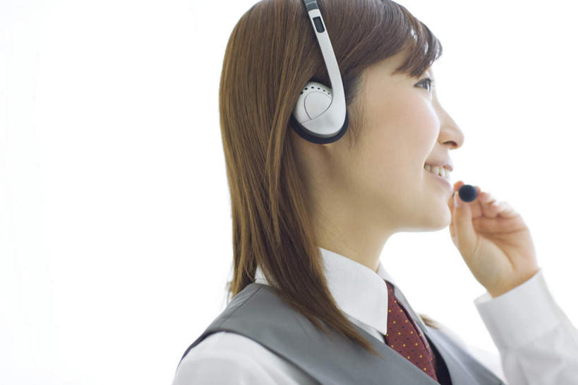 东方人,一个人,商务人士,商务女性,站,笑,微笑,露齿笑,横图,室内,白天,白色背景,仰视,衬衫,亚洲,仅一个年轻女性,仅一个女性,仅一个人,套装,拿,话务员,拿着,注视,黄种人,耳机,耳麦,话筒,观察,看,站着,摄影,影棚,观看,察看,麦克风,关注,商务装,工薪阶层,客服人员,电话销售,年轻女性,亚洲人,年轻人,白领,接线员,上班族,站立,半身,彩图,低角度拍摄,影棚拍摄,衬衣,拍摄