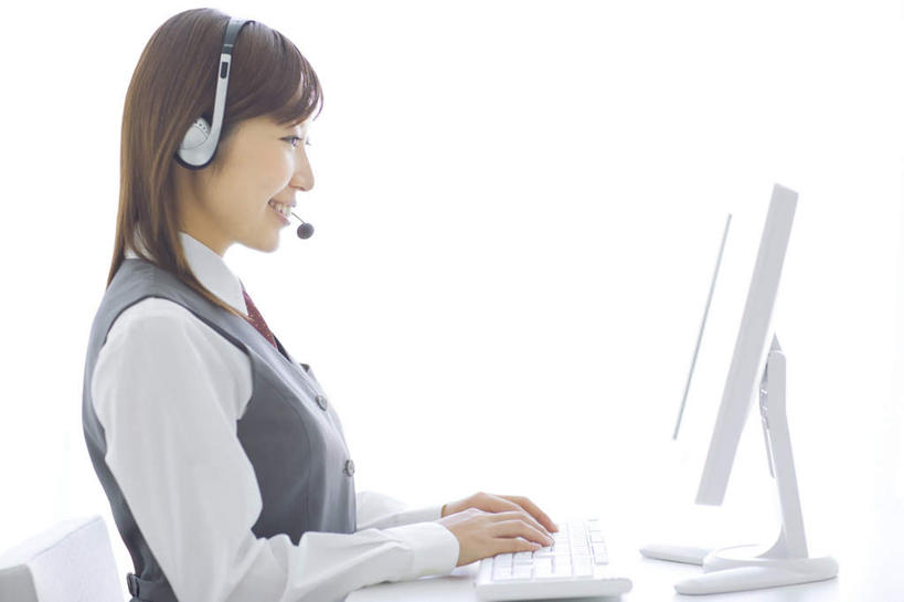 东方人,一个人,商务人士,商务女性,办公室,坐,笑,微笑,露齿笑,横图,室内,白天,侧面,衬衫,快乐,满意,幸福,显示器,窗户,亚洲,仅一个年轻女性,仅一个女性,仅一个人,套装,屏幕,音响,音乐,注视,黄种人,娱乐,显示屏,玻璃窗,黑色,耳机,观察,看,享受,休闲,放松,观看,察看,舒适,享乐,关注,商务装,工薪阶层,输出设备,年轻女性,亚洲人,年轻人,长发,白领,上班族,坐着,半身,彩图,衬衣