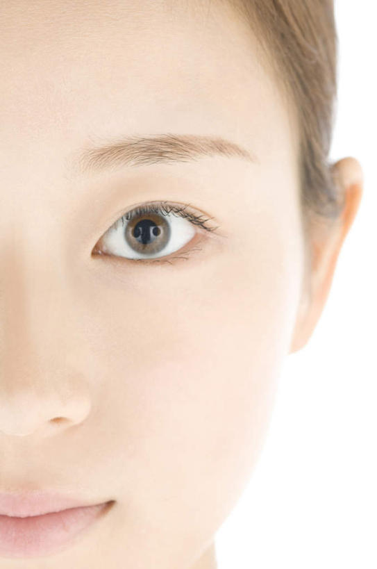 东方人,脸,头,脸颊,一个人,站,笑,微笑,竖图,室内,特写,白天,白色背景,正面,亚洲,仅一个年轻女性,仅一个女性,仅一个人,注视,黄种人,观察,看,站着,摄影,影棚,观看,察看,关注,年轻女性,女人,女性,亚洲人,头部,脸部,脸蛋,面部,站立,半身,彩图,影棚拍摄,拍摄