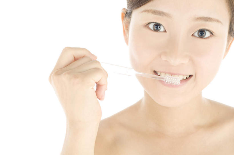 东方人,脸,头,脸颊,一个人,站,笑,微笑,横图,室内,特写,白天,白色背景,正面,亚洲,仅一个年轻女性,仅一个女性,仅一个人,牙刷,拿,拿着,注视,黄种人,刷牙,观察,看,清洁,站着,摄影,影棚,观看,察看,卫生,关注,年轻女性,女人,女性,亚洲人,头部,脸部,脸蛋,面部,站立,半身,彩图,影棚拍摄,拍摄