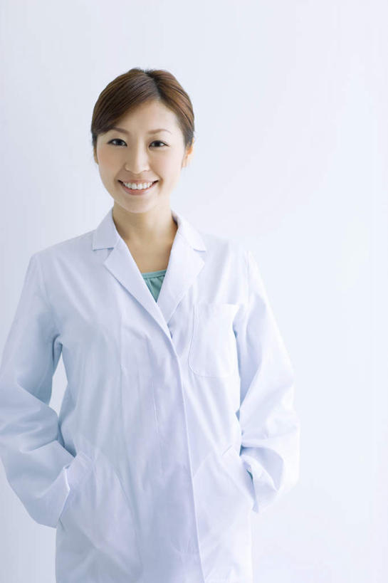 东方人,一个人,科学家,站,竖图,室内,白天,白色背景,正面,亚洲,仅一个年轻女性,仅一个女性,仅一个人,服装,注视,休闲装,黄种人,衣服,黑色,观察,看,站着,休闲,休闲服,摄影,服饰,影棚,观看,察看,关注,科学研究者,双手抄兜,双手放兜,年轻女性,女人,女性,亚洲人,长发,科学工作者,插兜,两手抄兜,两手放兜,手插兜,手放口袋,站立,半身,彩图,影棚拍摄,拍摄,手抄兜