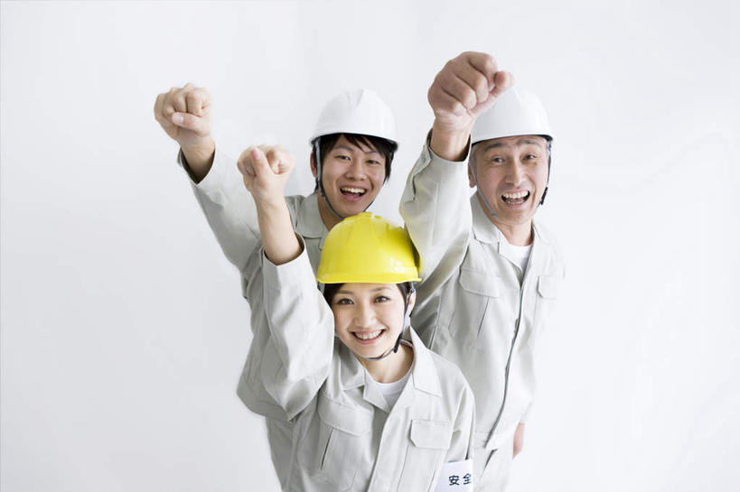 东方人,三个人,同事,商务人士,商务男性,商务女性,站,举,笑,微笑,露齿笑,横图,俯视,室内,白天,白色背景,工作服,衬衫,制服,成功,合作,团队,集体,信心,帽子,亚洲,戴,握,套装,服装,头盔,注视,黄种人,鼓励,队伍,三个,衣服,黄色,白色,安全帽,观察,加油,看,手势,托,握拳,站着,打气,握着,摄影,服饰,影棚,观看,戴着,察看,领导,衣着,成就,穿着,关注,鼓舞,商务装,合伙,领袖,工薪阶层,工作制服,衣饰,老年男性,男人,男性,年轻男性,年轻女性,女人,女性,亚洲人,白领,上班族,举起,举手,举着,向上举,向上伸,向上托,站立,半身,彩图,高角度拍摄,影棚拍摄,衬衣,工作套服,拍摄