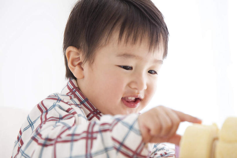 点心,东方人,儿童,一个人,笑,捏,微笑,露齿笑,横图,室内,白天,白色背景,正面,衬衫,下午茶,纯洁,亚洲,仅一个男性,仅一个人,格子,食品,捏着,黄种人,食物,糕点,小孩,仅一个小孩,可爱,童年,童趣,摄影,影棚,童真,烂漫,无邪,天真,男孩,男人,男性,亚洲人,孩子,半身,彩图,影棚拍摄,衬衣,拍摄,短发,蛋糕,男生