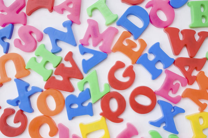 无人,横图,俯视,室内,特写,白天,白色背景,游戏,静物,玩具,许多,英文,标志,文字,字符,字母,玩,娱乐,标识,粉色,黄色,红色,蓝色,绿色,休闲,橙色,益智,摄影,影棚,活动,英文字母,发泄,消遣,智力,宣泄,玩耍,嬉戏,彩图,高角度拍摄,影棚拍摄,拍摄