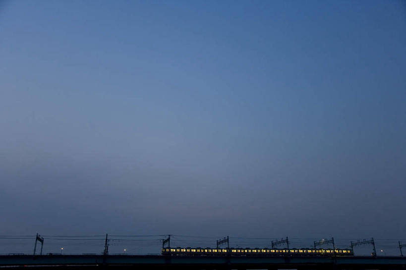 无人,栏杆,横图,室外,夜晚,仰视,旅游,度假,美景,夜景,火车,东京,日本,亚洲,一辆,景观,围栏,娱乐,护栏,车,蓝色,蓝天,天空,自然,交通工具,天,驾驶,行驶,享受,休闲,景色,放松,操纵,控制,自然风光,载具,东亚,操控,本州,关东地方,本州岛,日本国,东京都,把持,彩图,低角度拍摄