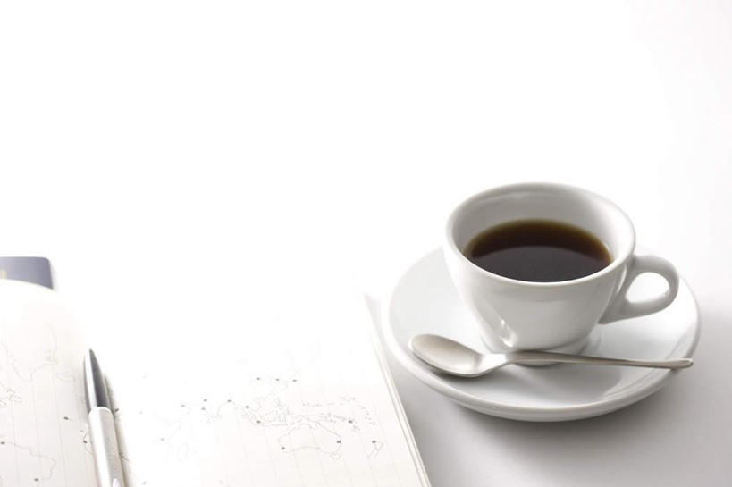 无人,横图,俯视,室内,白天,白色背景,桌面,道路,杯子,餐具,地图,一张,阴影,光线,信息,笔,瓷器,碟子,盘,影子,勺子,办公用品,钢笔,咖啡杯,陶瓷制品,交通,方向,文具,一个,阳光,盘子,学习用品,调羹,碟,汤匙,摄影,影棚,单个,引导,指引,文具用品,一支,瓷杯,彩图,高角度拍摄,影棚拍摄,拍摄,导航