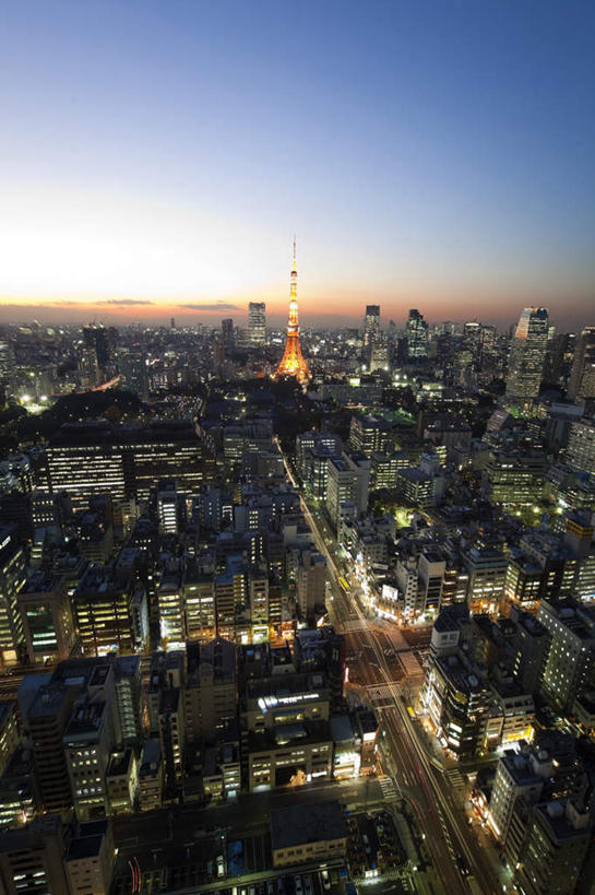 无人,高楼大厦,竖图,俯视,航拍,室外,白天,旅游,度假,美景,日落,大桥,大厦,道路,建筑,立交桥,路,路灯,摩天大楼,桥梁,公路,照明,东京,日本,亚洲,阴影,反射,影子,景观,晚霞,霞光,云,云朵,落日,高架,斜拉桥,桥,灯光,交通,东京铁塔,云彩,娱乐,灯,蓝色,白云,蓝天,天空,自然,黄昏,天,享受,休闲,景色,彩霞,放松,东京塔,照亮,照明设备,鸟瞰,自然风光,东亚,本州,关东地方,本州岛,日本国,东京都,日本电波塔,夕照,夕阳,马路,彩图,高角度拍摄,大楼,高层建筑,高楼,摩天楼,斜阳
