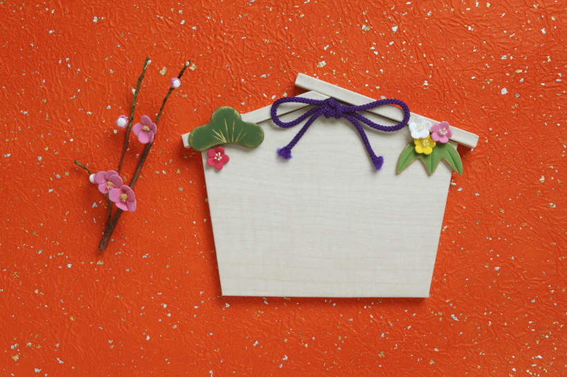 无人,横图,室内,白天,正面,桌面,新年,吊挂,悬挂,红色背景,节日,朦胧,模糊,庆祝,装饰,盛开,挂,花蕾,文化,花,花瓣,花朵,鲜花,绳子,花苞,花蕊,祈祷,庆典,健康,许愿,摄影,宗教,信仰,影棚,纪念,绳索,华丽,修饰,祈求,点缀,衬托,美观,雅致,雅观,平安,彩图,影棚拍摄,拍摄