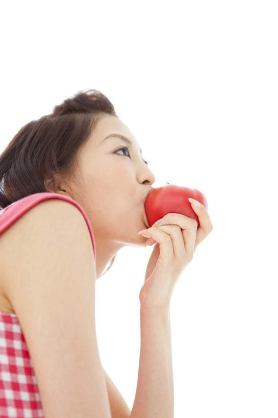 东方人,一个人,坐,吃,竖图,室内,白天,白色背景,侧面,苹果,水果,亚洲,仅一个年轻女性,仅一个女性,仅一个人,握,咬,服装,朦胧,模糊,新鲜,生食,食品,果实,拿,拿着,休闲装,黄种人,食物,一个,衣服,红色,张嘴,休闲,休闲服,握着,摄影,服饰,有机食品,绿色食品,影棚,单个,咬着,张大嘴巴,年轻女性,女人,女性,亚洲人,张开嘴,嚼,食,坐着,半身,彩图,影棚拍摄,拍摄