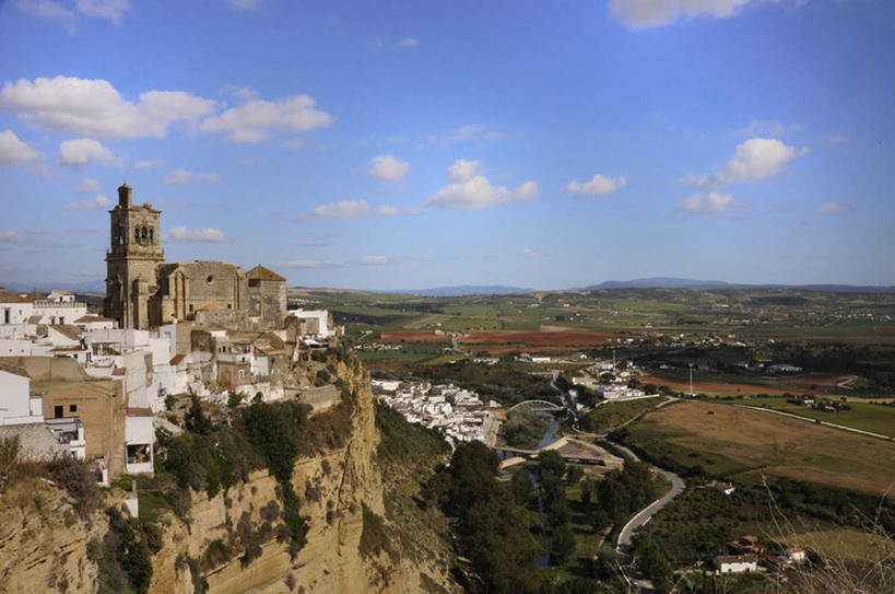 无人,教堂,横图,室外,白天,正面,旅游,度假,美景,树林,植物,标志建筑,地标,建筑,西班牙,欧洲,许多,朦胧,模糊,景观,云,云朵,建筑群,云彩,娱乐,建设,安达卢西亚,树,树木,蓝色,绿色,白云,蓝天,天空,自然,天,享受,休闲,旅游胜地,景色,放松,宗教,信仰,生长,晴朗,成长,南欧,自然风光,安达鲁西亚,信念,圣佩德罗教堂,西班牙王国,安达卢西亚自治区,晴空,彩图,大教堂,礼拜堂