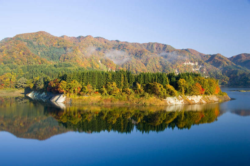 无人,横图,室外,白天,正面,旅游,度假,草地,草坪,湖,湖泊,美景,山,山脉,水,植物,日本,亚洲,阴影,朦胧,模糊,反射,影子,湖面,景观,山峰,水流,水面,山峦,娱乐,草,蓝色,绿色,蓝天,天空,自然,湖水,群山,天,享受,休闲,景色,放松,晴朗,自然风光,东亚,本州,万里无云,本州岛,日本国,青森,青森县,东北地方,晴空,晴空万里,彩图