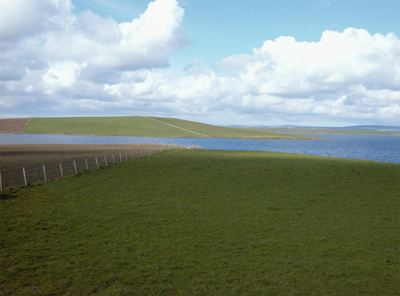 无人,横图,室外,白天,正面,旅游,度假,草地,草坪,湖,湖泊,美景,水,植物,英国,欧洲,朦胧,模糊,湖面,景观,水流,水面,云,云朵,云彩,娱乐,苏格兰,草,蓝色,绿色,白云,蓝天,天空,自然,湖水,天,享受,休闲,景色,放松,晴朗,西欧,自然风光,大不列颠,大不列颠及北爱尔兰联合王国,大不列颠联合王国,日不落英帝国,晴空,彩图