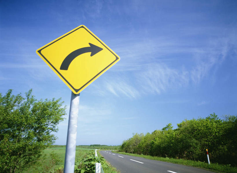 无人,横图,室外,白天,仰视,植物,道路,路,指示牌,公路,北海道,日本,亚洲,标志,牌子,云,云朵,交通,云彩,方向,箭头,树,树木,一个,蓝色,绿色,白云,蓝天,天空,自然,天,生长,晴朗,单个,成长,指向,东亚,日本国,北海道地方,北海道岛,簇,晴空,马路,彩图,低角度拍摄