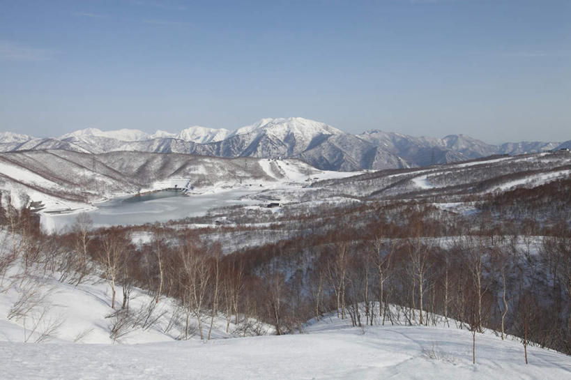 无人,横图,俯视,室外,白天,旅游,度假,美景,山,山脉,雪,大雪,日本,亚洲,积雪,景观,山峰,雪景,云,云朵,冬季,冬天,山峦,云彩,娱乐,蓝色,白云,蓝天,天空,自然,群山,天,享受,休闲,景色,放松,寒冷,晴朗,自然风光,东亚,本州,本州岛,日本国,中部地方,新潟,新潟县,严寒,晴空,彩图,高角度拍摄