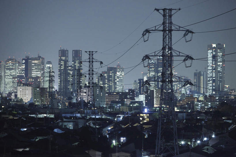 无人,高楼大厦,横图,室外,夜晚,正面,度假,美景,城市风光,城市,大厦,建筑,摩天大楼,东京,日本,亚洲,电力,电线,电线杆,线,景观,电能,线路,娱乐,建设,蓝色,蓝天,天空,天,享受,休闲,景色,放松,晴朗,电,电源,能量,东亚,本州,万里无云,关东地方,本州岛,日本国,东京都,晴空,晴空万里,彩图,大楼,高层建筑,高楼,摩天楼