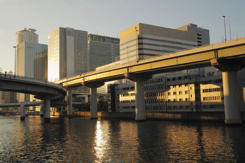 无人,高楼大厦,横图,室外,白天,仰视,度假,美景,城市风光,城市,大厦,道路,建筑,路,摩天大楼,公路,日本,亚洲,阴影,光线,影子,景观,高架,交通,娱乐,建设,蓝色,蓝天,天空,阳光,天,享受,休闲,景色,放松,大阪,晴朗,高架桥,东亚,高架道路,跨线桥,本州,万里无云,大阪府,本州岛,日本国,近畿地方,近畿,晴空,晴空万里,彩图,低角度拍摄,大楼,高层建筑,高楼,摩天楼