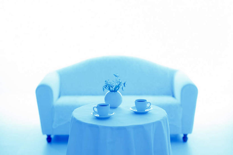 无人,横图,室内,特写,白天,白色背景,正面,餐桌,沙发,桌子,静物,杯子,餐具,花瓶,瓷器,碟子,盘,陶瓷,咖啡杯,陶瓷制品,茶几,一个,盘子,瓶子,碟,摄影,影棚,单个,餐台,瓷杯,布艺沙发,彩图,影棚拍摄,拍摄