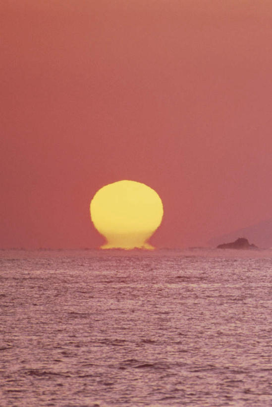 无人,竖图,室外,白天,正面,旅游,度假,日出,海浪,海洋,美景,山,山脉,太阳,静冈县,日本,亚洲,阴影,光线,影子,景观,浪花,山峰,水平线,辽阔,朝霞,晨曦,海平线,黎明,山峦,娱乐,蓝色,蓝天,天空,阳光,自然,海水,群山,天,享受,休闲,广阔,景色,放松,晴朗,一望无际,自然风光,海景,东亚,本州,万里无云,本州岛,日本国,中部地方,静冈,无边无际,一马平川,大海,风浪,海,海水的波动,近岸浪,涌浪,朝阳,晴空,晴空万里,彩图,破晓,水天相接,水天一线