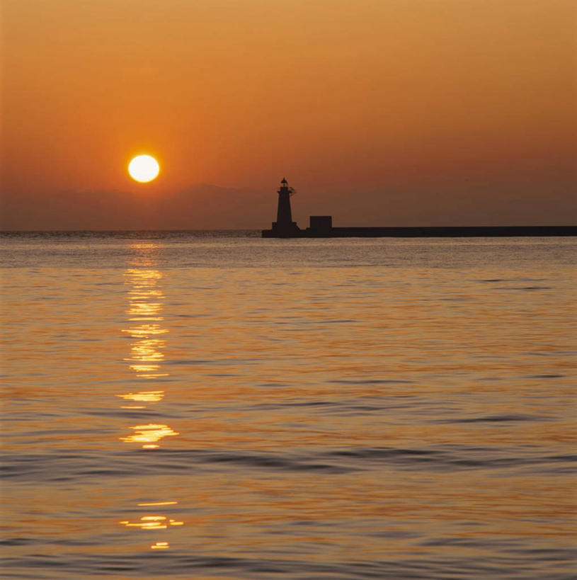 无人,竖图,室外,白天,正面,旅游,度假,日出,海浪,海洋,美景,太阳,建筑,北海道,日本,亚洲,阴影,反射,影子,景观,浪花,水平线,塔,辽阔,灯塔,朝霞,晨曦,海平线,黎明,娱乐,蓝色,蓝天,天空,阳光,自然,海水,天,享受,休闲,广阔,景色,放松,晴朗,一望无际,自然风光,修建,海景,东亚,万里无云,日本国,北海道地方,北海道岛,修筑,无边无际,一马平川,大海,风浪,海,海水的波动,近岸浪,涌浪,朝阳,晴空,晴空万里,彩图,破晓,水天相接,水天一线