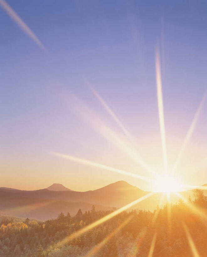 无人,竖图,全景,室外,白天,正面,旅游,度假,日出,美景,森林,山,山脉,树林,太阳,天际线,植物,北海道,日本,亚洲,朦胧,模糊,地平线,景观,山峰,辽阔,地面,朝霞,黎明,山峦,娱乐,树,树木,蓝色,绿色,蓝天,天空,阳光,自然,群山,天,享受,休闲,景色,放松,生长,晴朗,成长,一望无际,自然风光,延伸,东亚,万里无云,日本国,天地相交,北海道地方,北海道岛,雄阿寒岳,朝阳,晴空,晴空万里,彩图,破晓