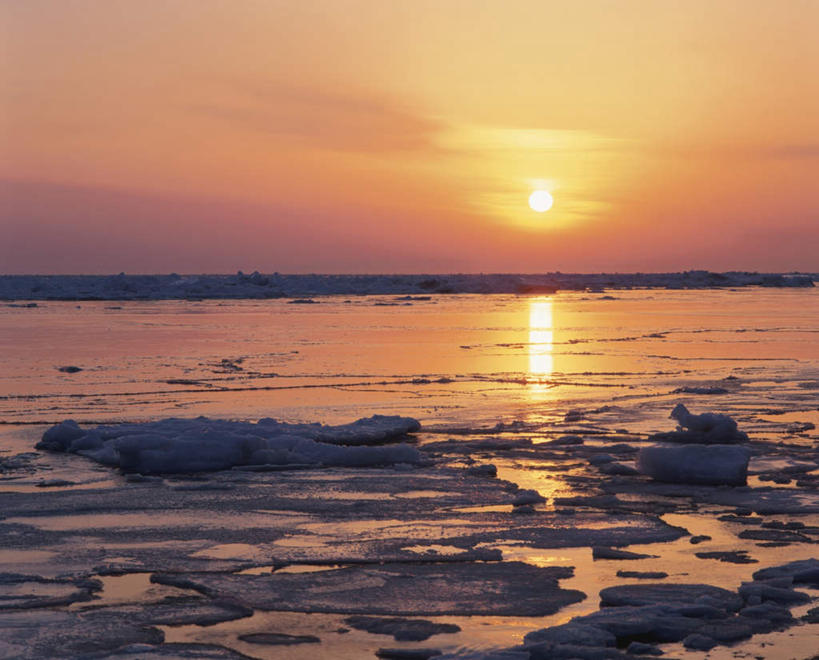 无人,横图,室外,白天,正面,旅游,度假,日出,海浪,海洋,美景,太阳,北海道,日本,亚洲,朦胧,模糊,冰,景观,浪花,水平线,云,云朵,朝霞,晨曦,海平线,黎明,云彩,娱乐,蓝色,白云,蓝天,天空,阳光,自然,海水,浮冰,天,享受,休闲,景色,放松,寒冷,晴朗,冰冷,自然风光,海景,东亚,日本国,北海道地方,北海道岛,严寒,冰凉,酷寒,凛冽,凛凛,极冷,流冰,浮冰块,大海,风浪,海,海水的波动,近岸浪,涌浪,朝阳,晴空,彩图,破晓