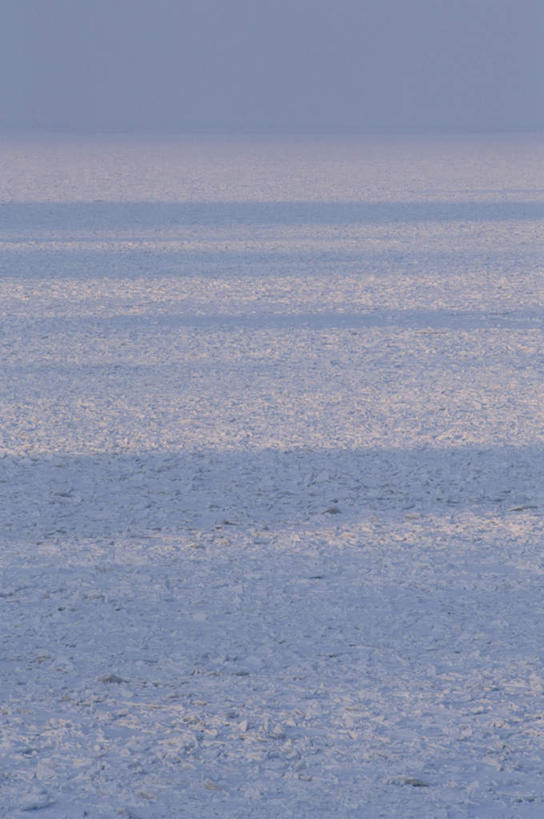 无人,竖图,俯视,室外,白天,旅游,度假,海浪,海洋,美景,北海道,日本,亚洲,朦胧,模糊,景观,浪花,水平线,云,云朵,海平线,云彩,娱乐,蓝色,白云,蓝天,天空,自然,海水,天,享受,休闲,景色,放松,晴朗,自然风光,海景,东亚,日本国,北海道地方,北海道岛,大海,风浪,海,海水的波动,近岸浪,涌浪,晴空,彩图,高角度拍摄