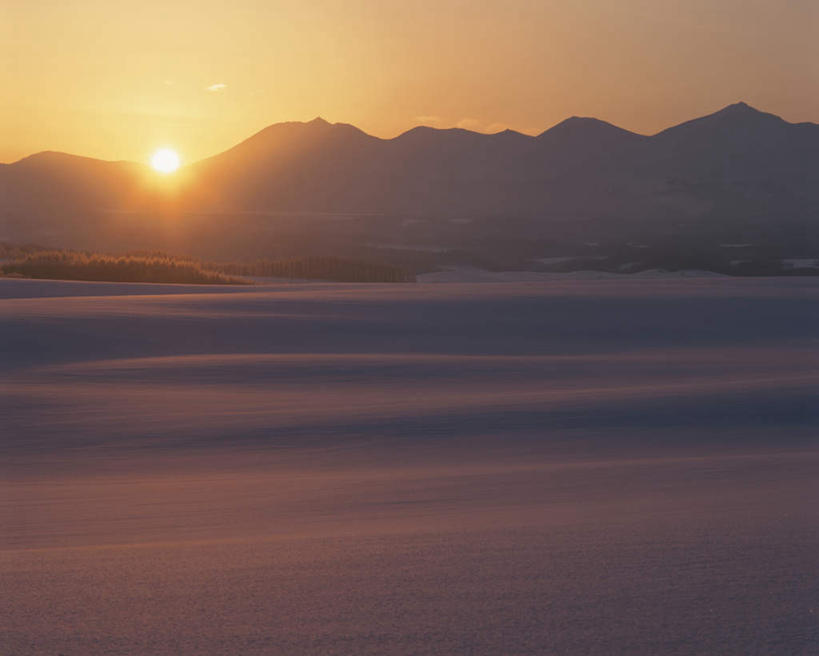 无人,横图,室外,白天,正面,旅游,度假,美景,雪,大雪,北海道,日本,亚洲,朦胧,模糊,地平线,积雪,景观,雪景,冬季,冬天,辽阔,地面,娱乐,蓝色,蓝天,天空,自然,天,享受,休闲,景色,放松,寒冷,晴朗,一望无际,自然风光,延伸,东亚,万里无云,日本国,天地相交,北海道地方,北海道岛,严寒,晴空,晴空万里,彩图