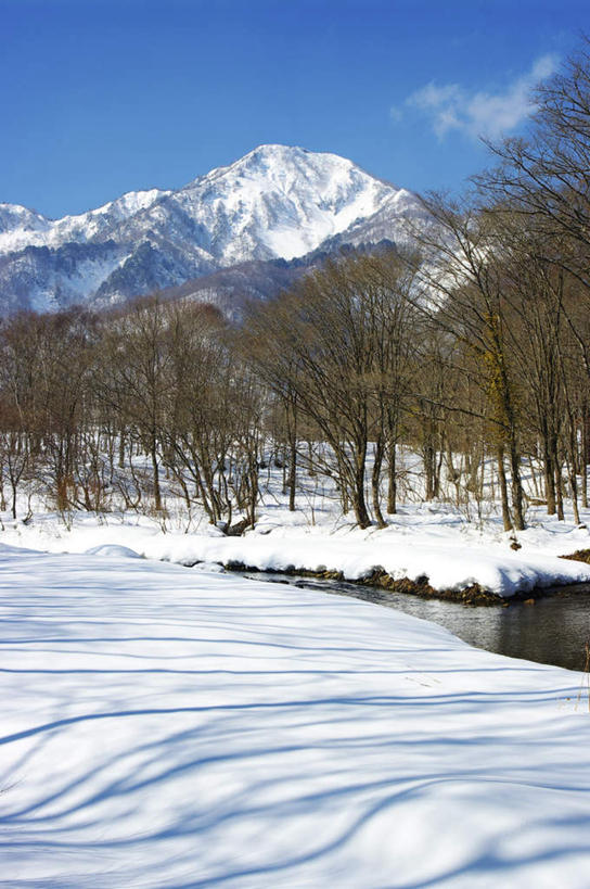 无人,竖图,室外,白天,仰视,旅游,河流,美景,山,山脉,树林,水,雪,植物,大雪,长野县,日本,亚洲,朦胧,模糊,河水,积雪,景观,山峰,水流,雪景,云,云朵,冬季,冬天,山峦,云彩,树,树木,蓝色,绿色,白云,蓝天,天空,自然,群山,天,景色,寒冷,生长,晴朗,成长,自然风光,东亚,本州,本州岛,日本国,中部地方,长野,严寒,晴空,彩图,低角度拍摄,游览